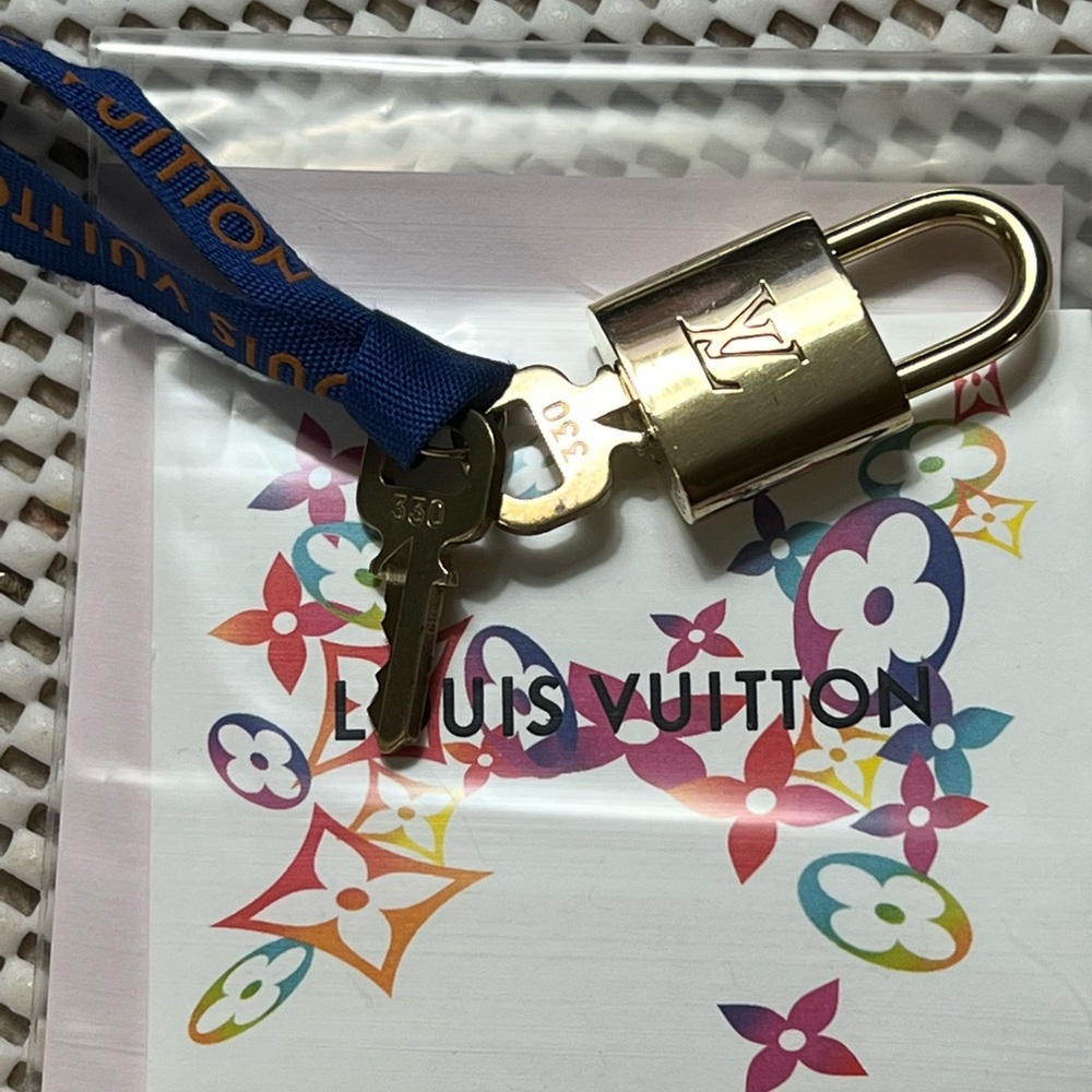 Authentic lock n key LV